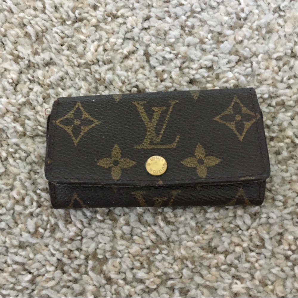 🚨AUTHENTIC🚨Louis Vuitton 4 key cles